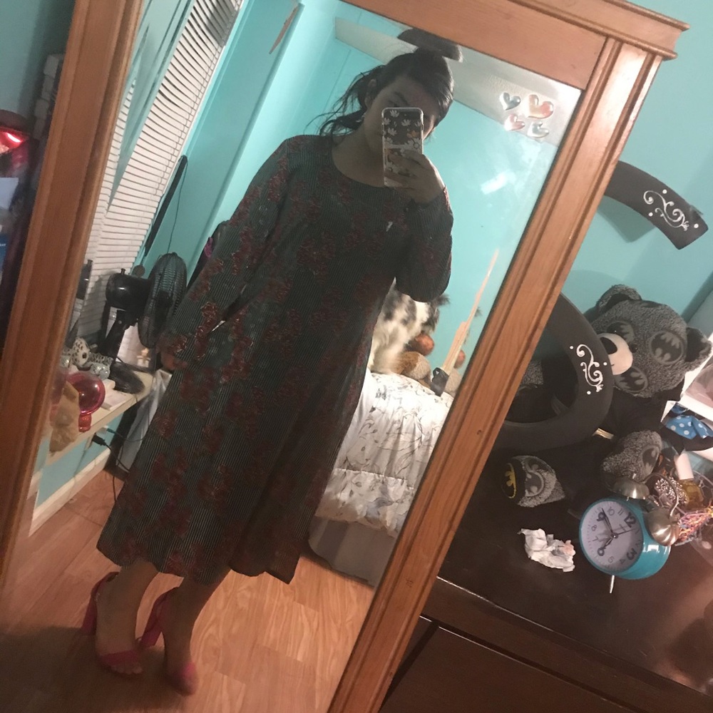 Dress - Picture 3 of 4